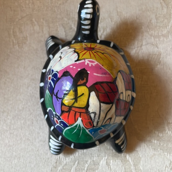 Hand-painted , signed, Mexican folk art terra cotta turtle tortoise trinket box - Picture 2 of 16